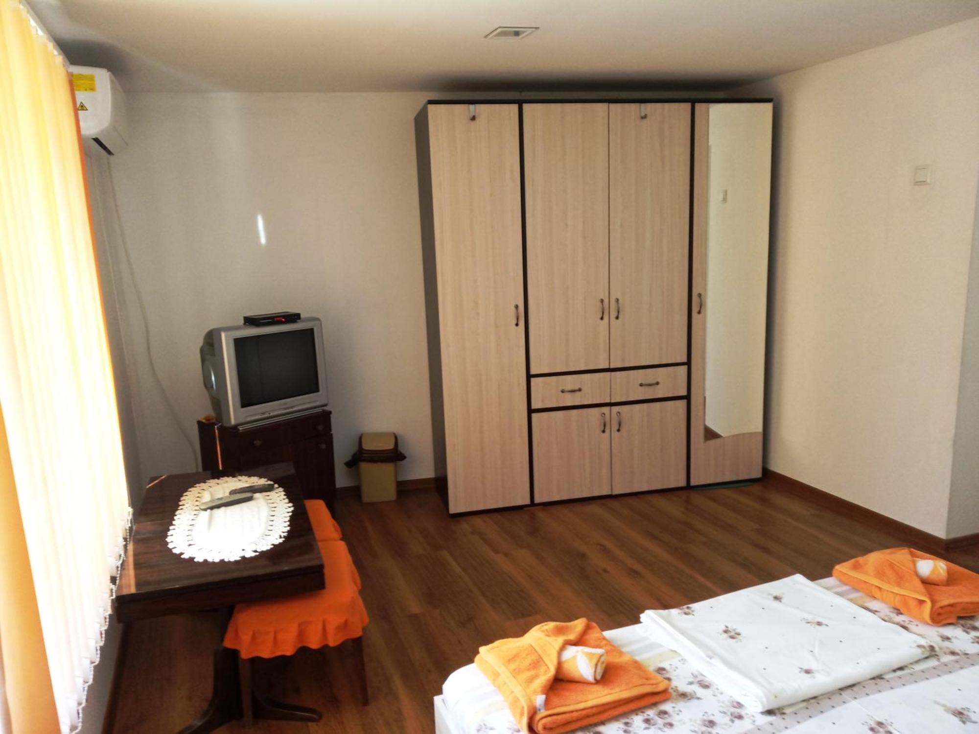 Divna Guest House Крушуна Экстерьер фото