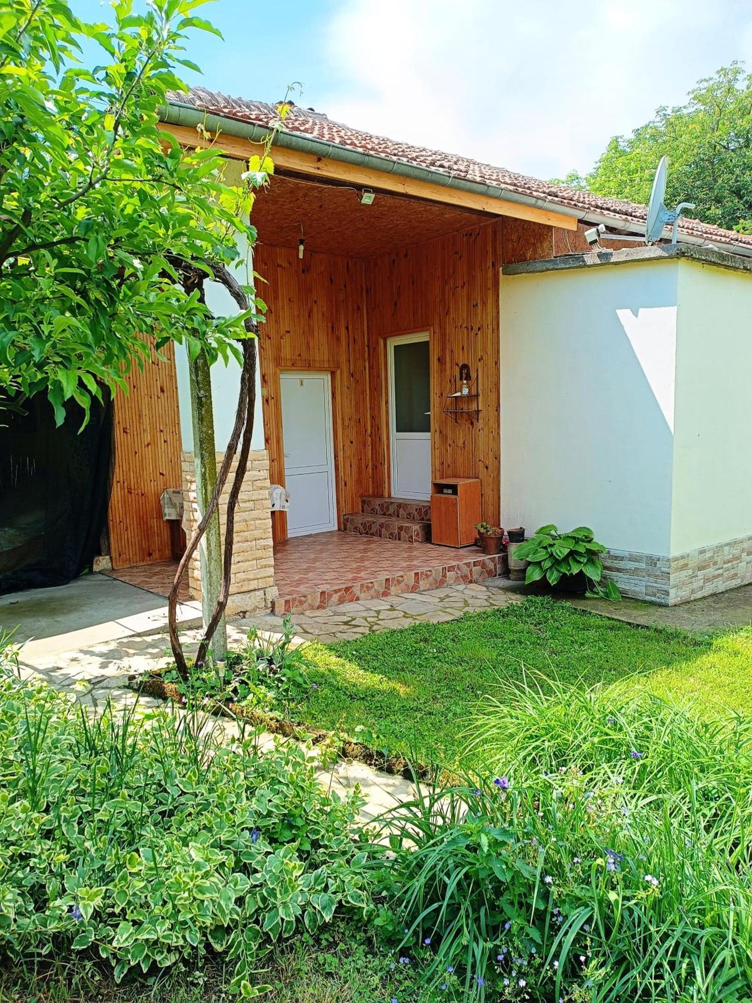 Divna Guest House Крушуна Экстерьер фото
