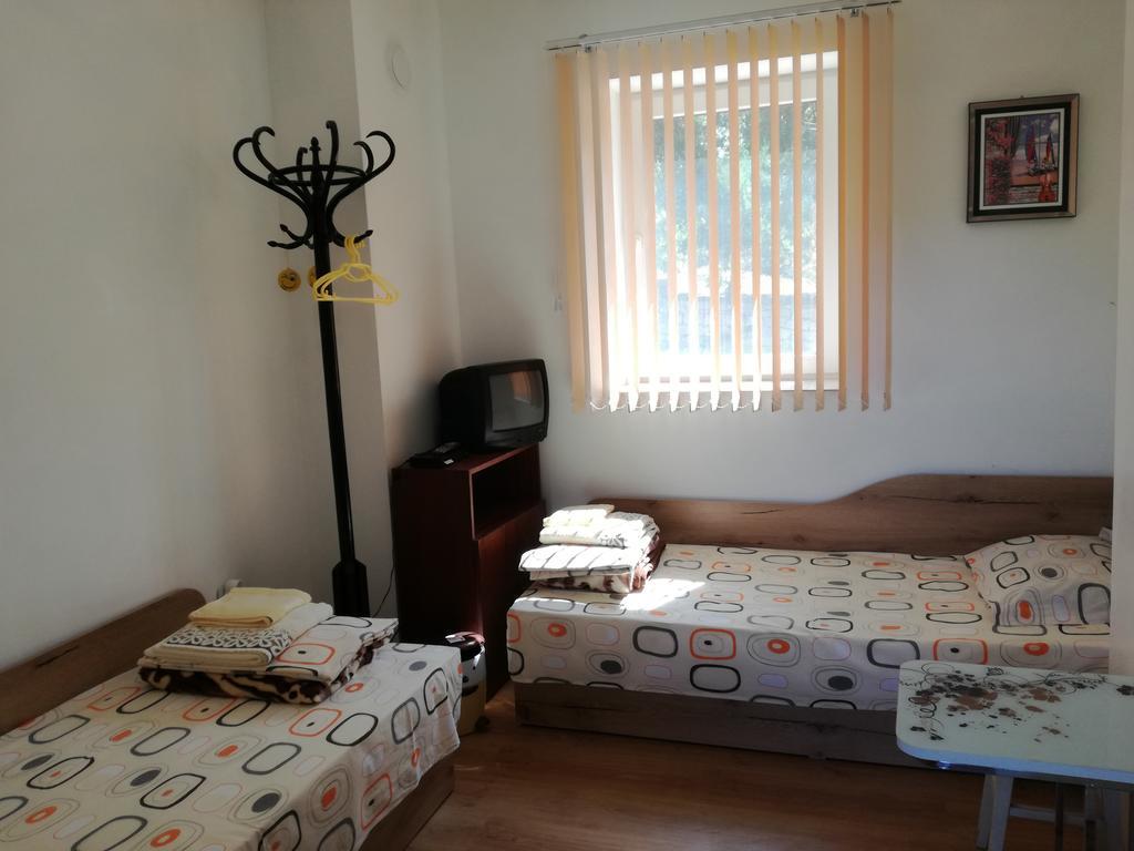 Divna Guest House Крушуна Экстерьер фото